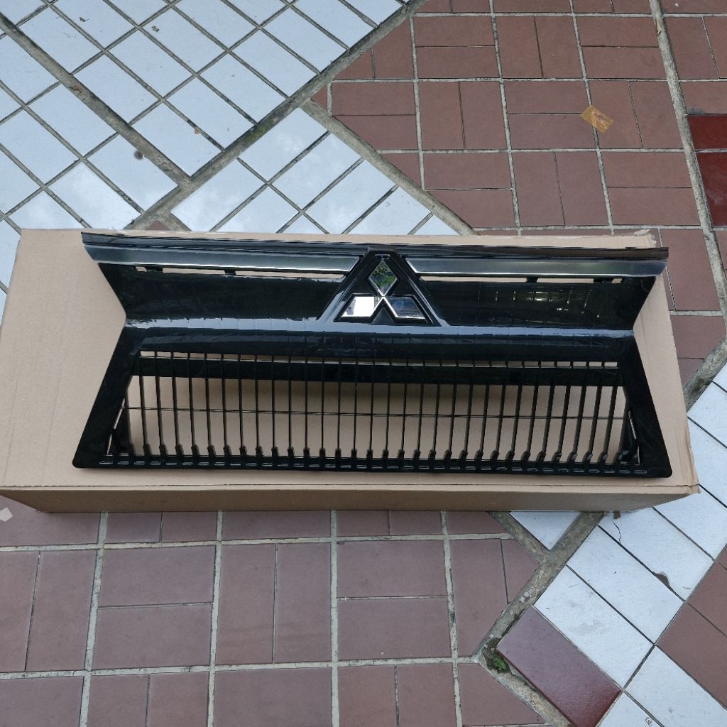 Grill Radiator Depan Asli Mitsubishi New Xpander Ultimate Exceed Facelift 2025