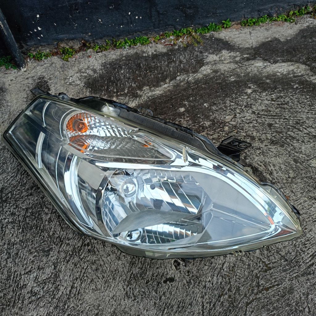 Headlamp Suzuki Ertiga Lama / lampu depan suzuki ertiga 2012 2013 2014 2015 2016 2017 ori copotan