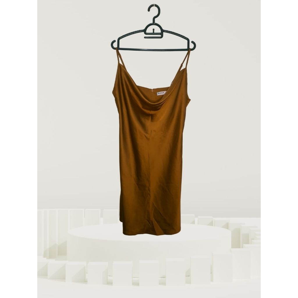 STRADIVARIUS SATIN DRESS (PRELOVED)