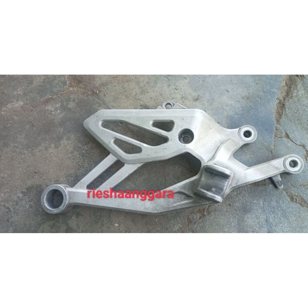 foostep postep depan yamaha r15 v3 original