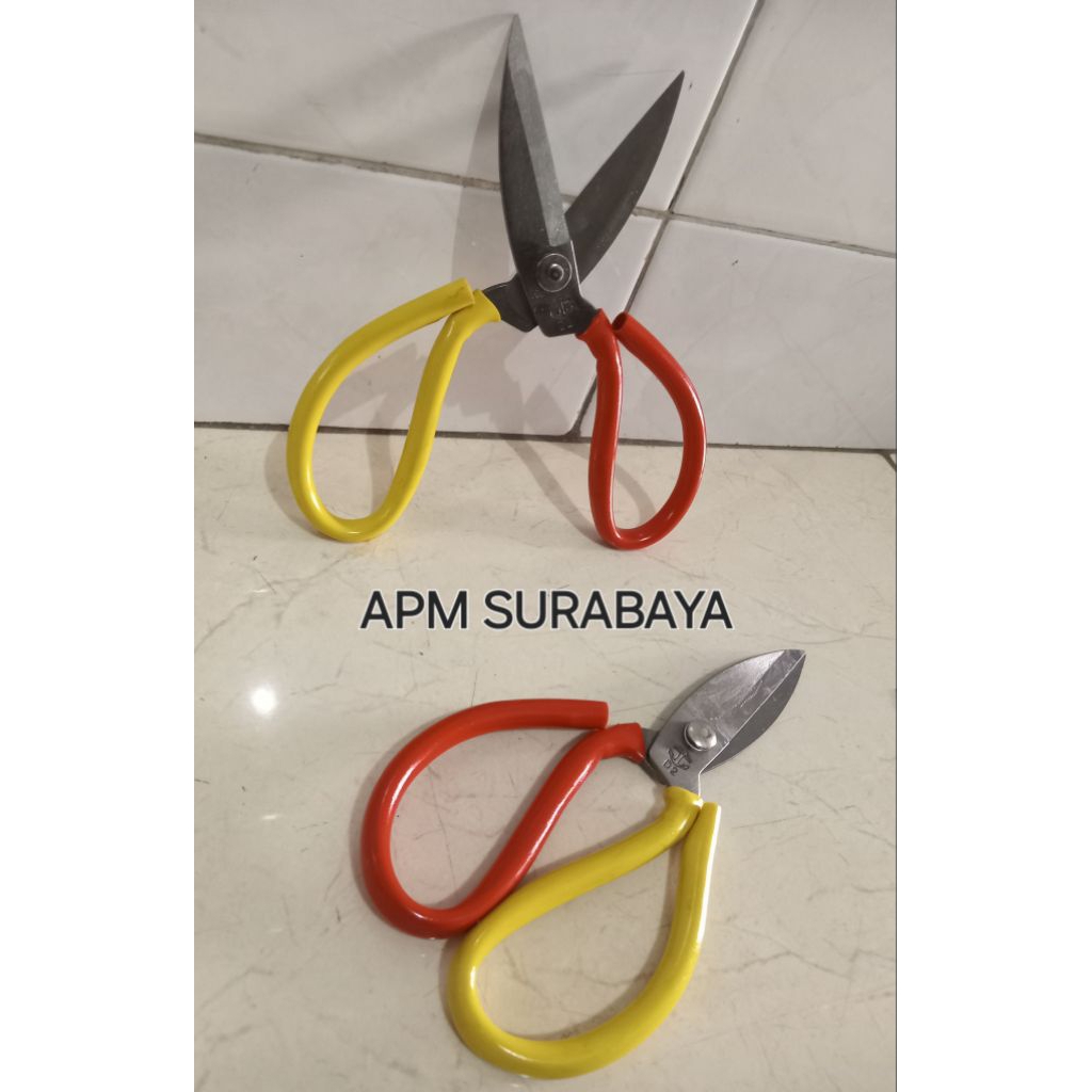 

GUNTING KODOK / GUNTING TUKANG SERBAGUNA / GUNTING KAIN KODOK / GUNTING POTONG SENG / GUNTING SERBAGUNA