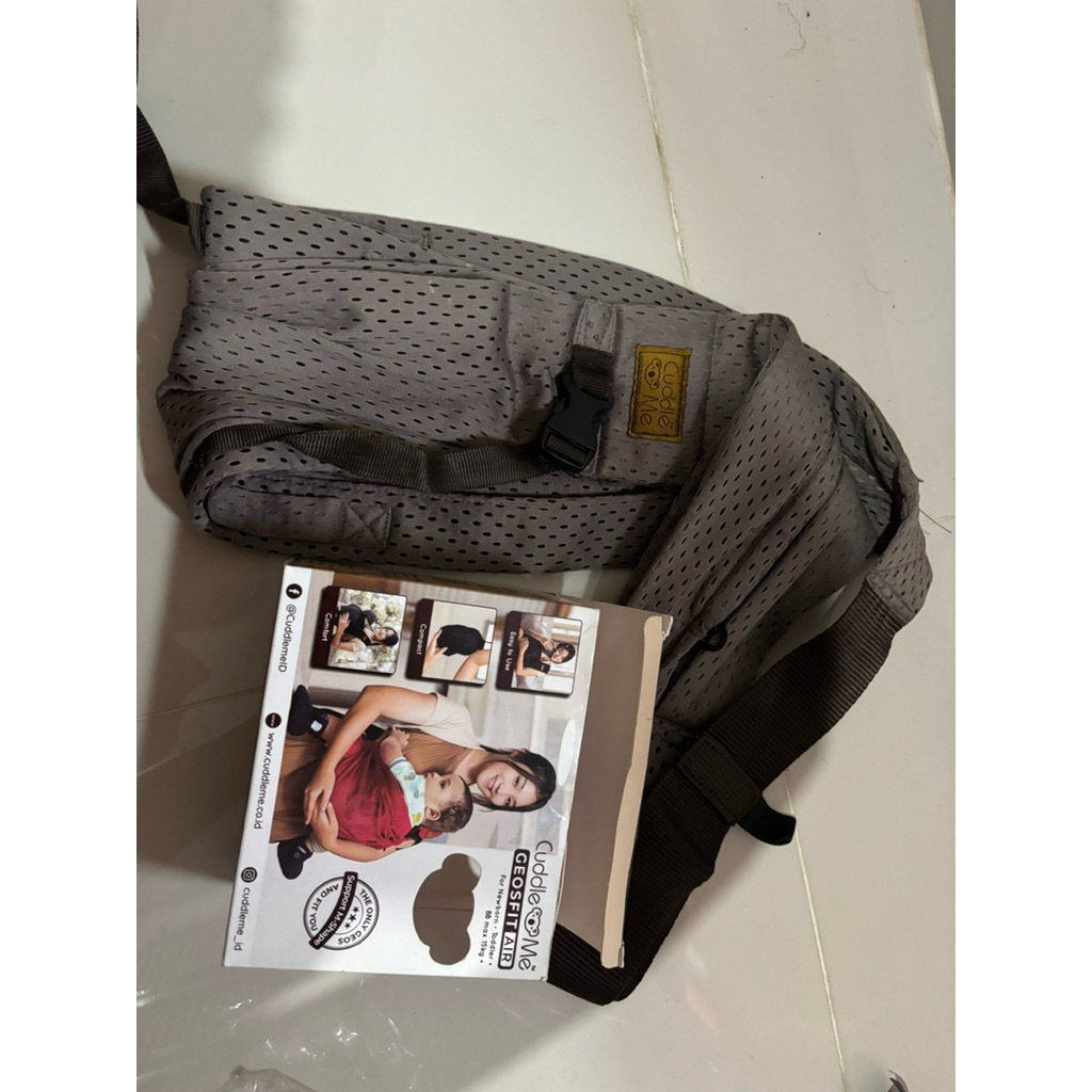 Preloved CUDDLE ME - Gendongan Bayi