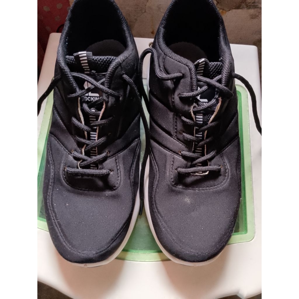 Sepatu sekolah preloved