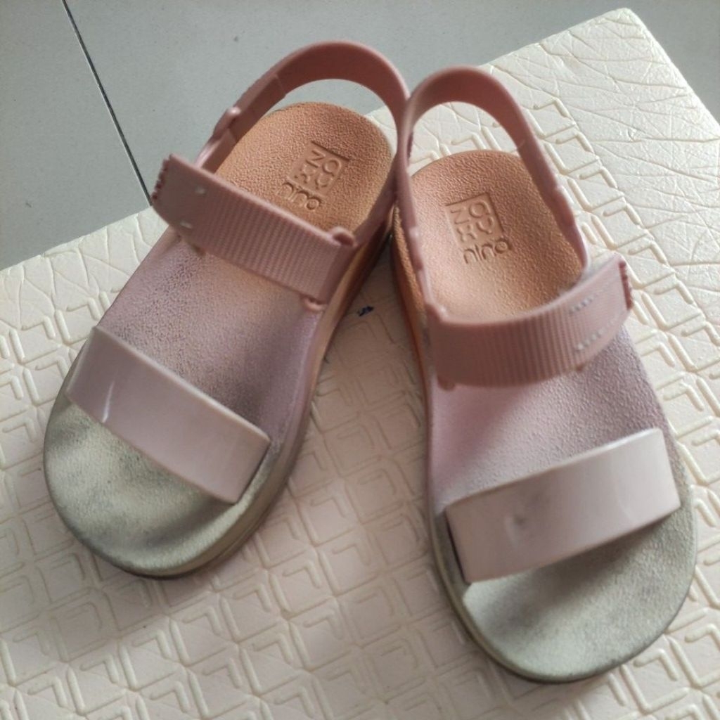 preloved sepatu sandal zaxy nina