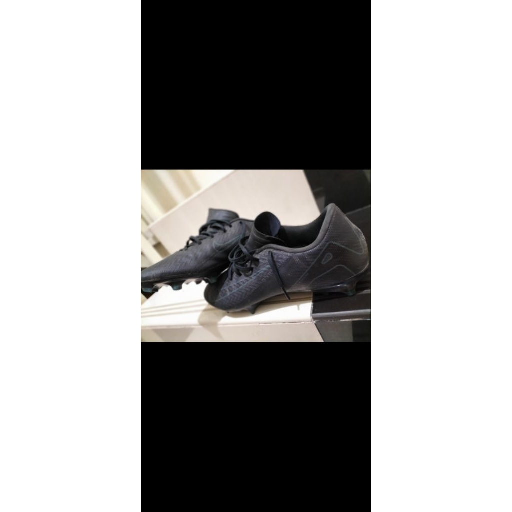 Sepatu bola nike