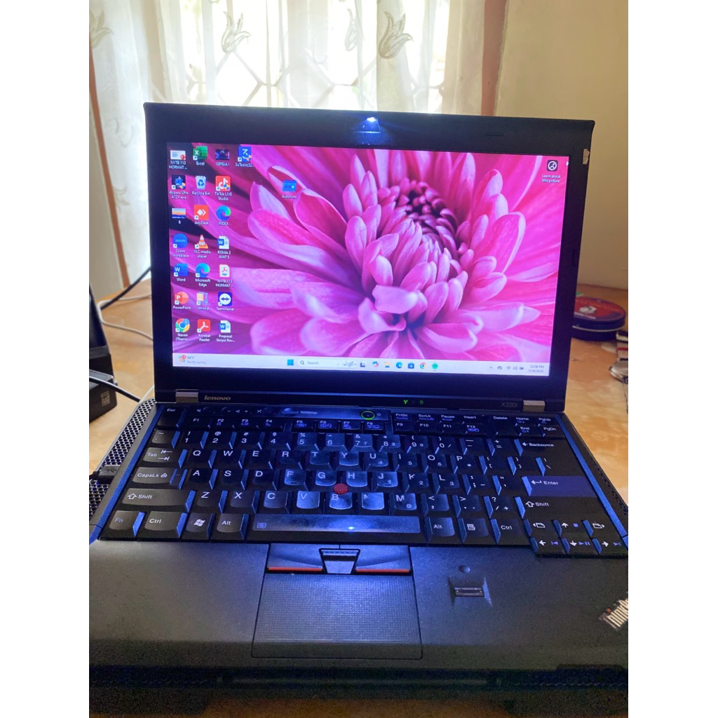 Lenovo thinkpad x220 Core i3 SSD 128GB RAM 4GB + Mouse Bluetooth
