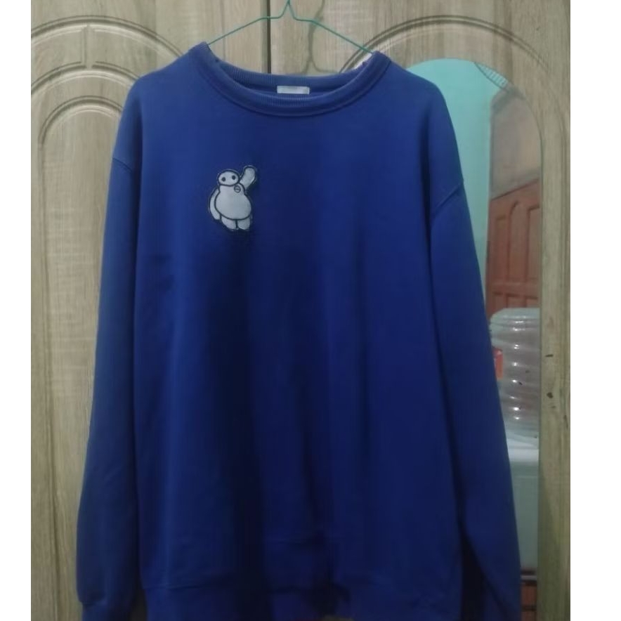 sweater oversize biru elektrik