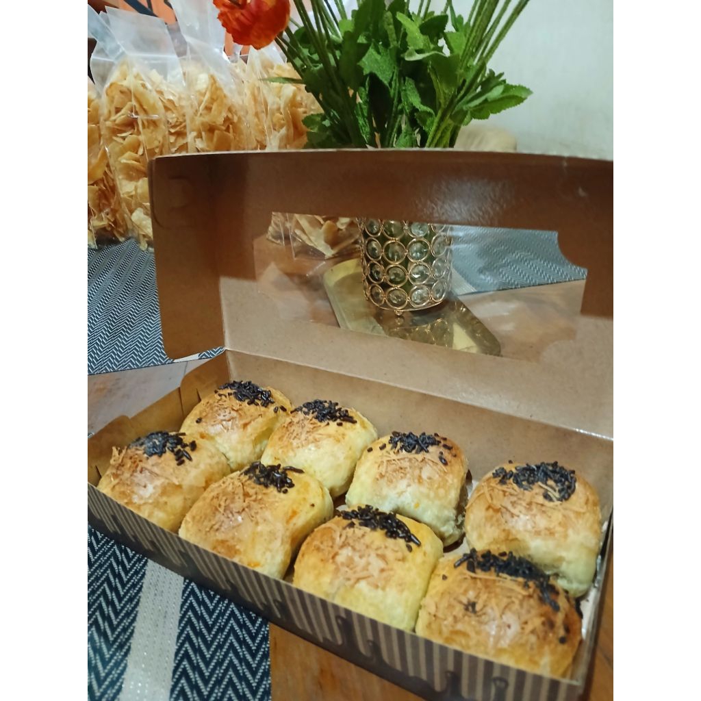 

Bolen Pisang Raja asli isi 8 per pack asli Home Made Mak Ni