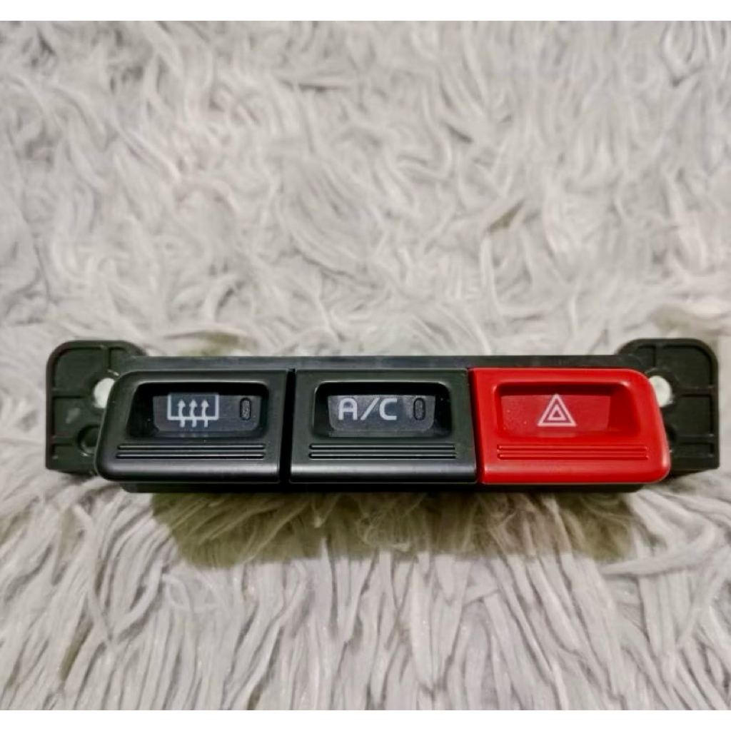 Tombol lampu hazard setiga tombol ac daihatsu  grandmax luxio original100%