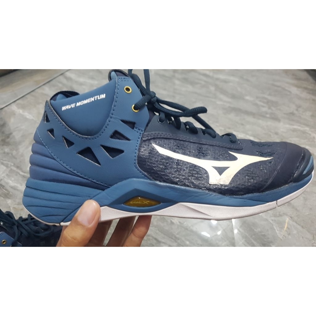 sepatu volly second 42