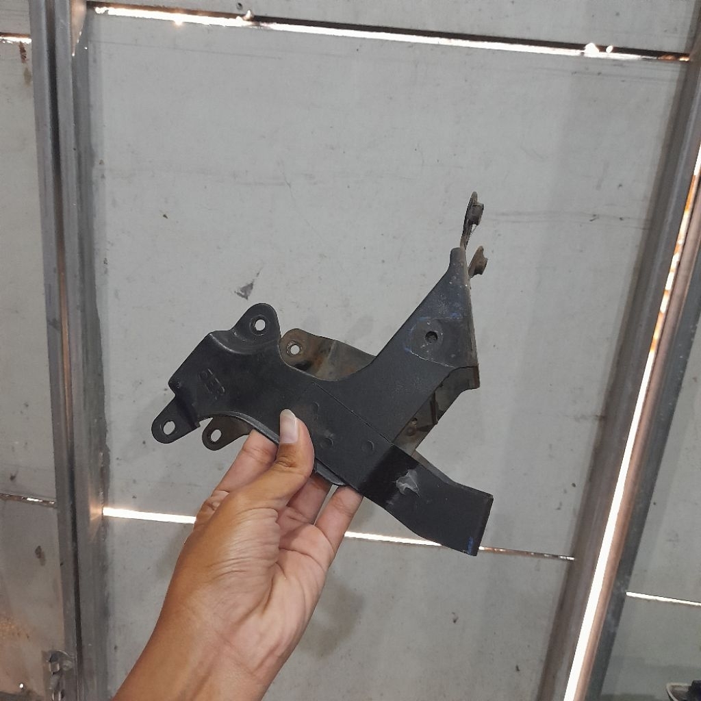 breket dudukan panel dada depan dasi yamaha f1zr f1z r vega lama original