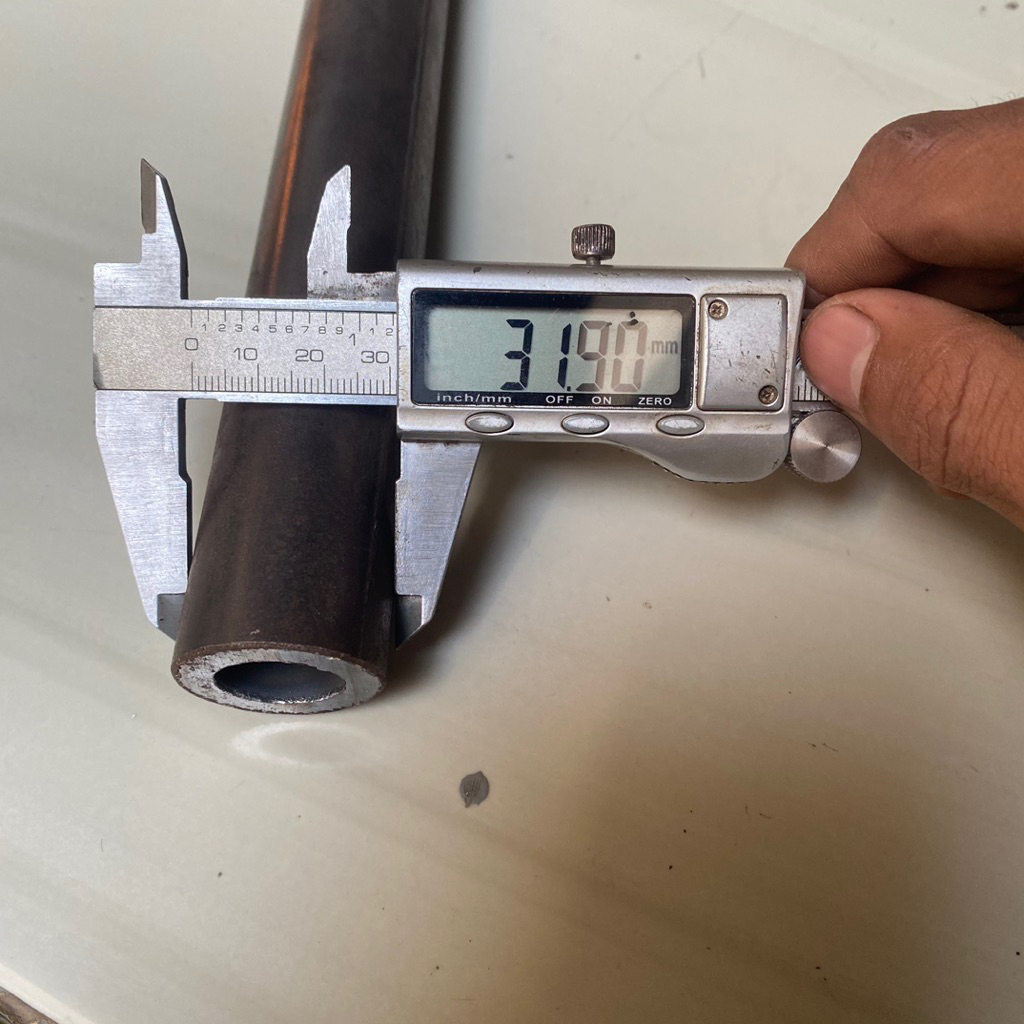 Pipa Besi OD 32 mm ID 18.6 mm Tebal 6.3 mm Panjang 72