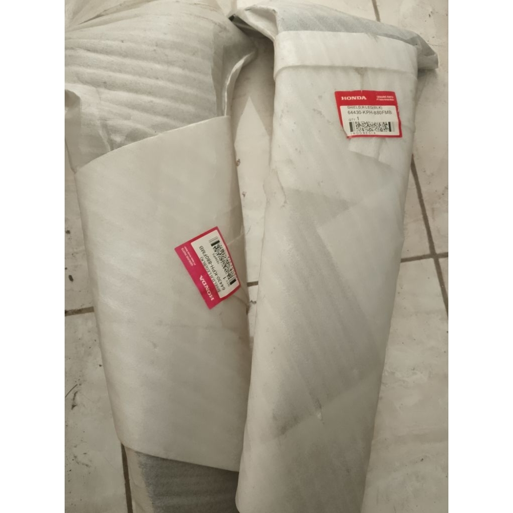 64430KPH880FMB Cover Sayap Tebeng Luar Legshield Kanan HONDA Karisma Kharisma X cakram - kirana Hita