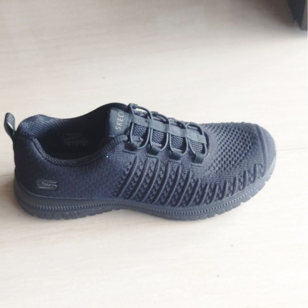 sepatu Skechers VIRTUE /Sepatu hitam