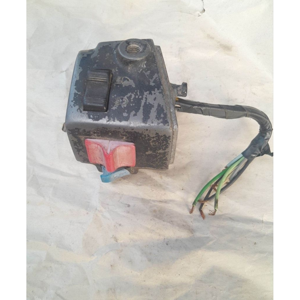 Holder saklar kiri Suzuki kristal crystal RC bravo original