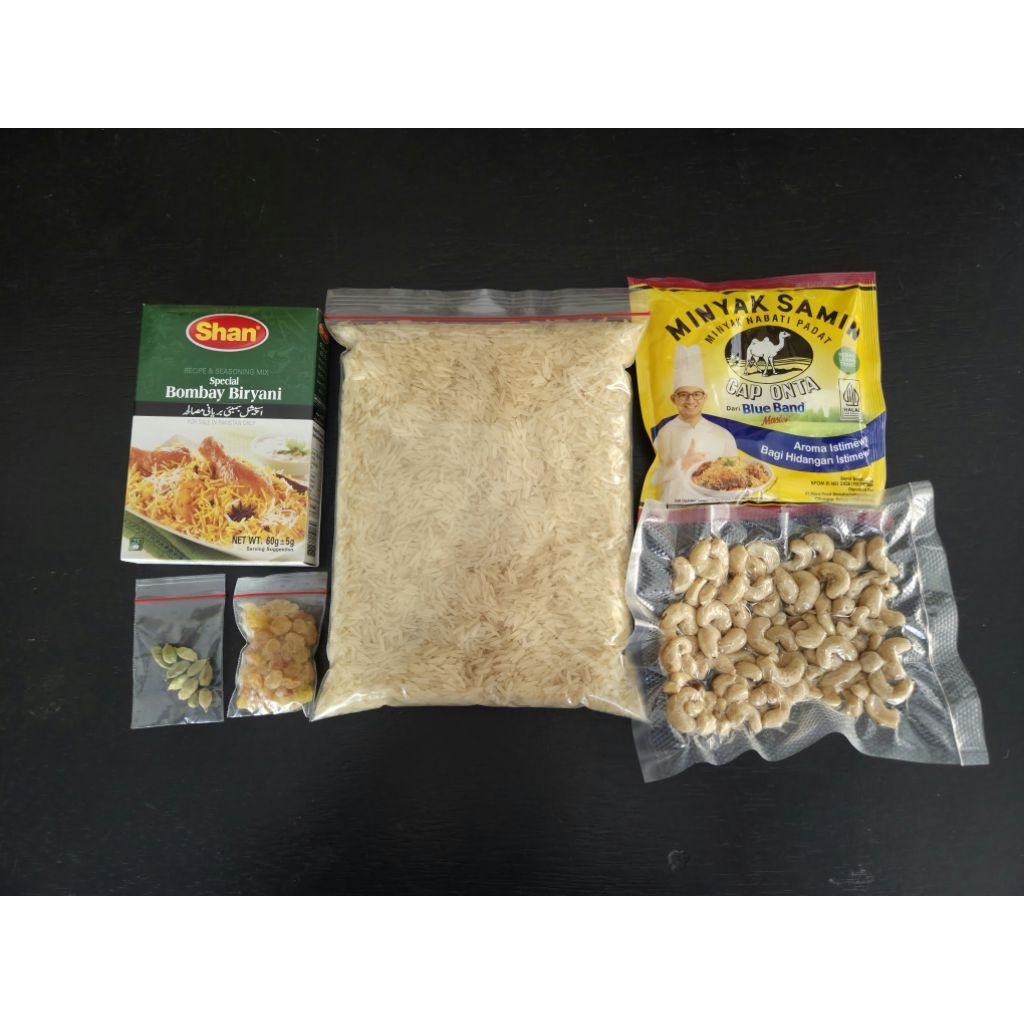 

Paket Beras Basmati, Bumbu Shan, Minyak Samin, Kacang Mente, Kismis dan Kapulaga