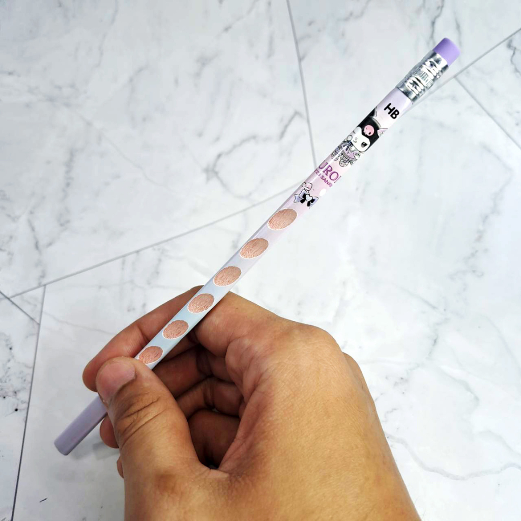 

Pensil HB Kuromi Sanrio Anak – Grip Segitiga Ergonomis + Penghapus | iiGEN YZ9608