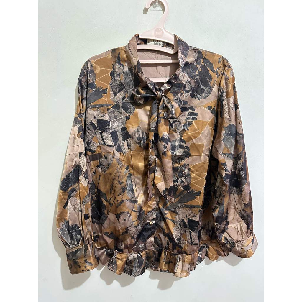 #71 PRELOVED - Kemeja wanita motif coklat bahan satin silk
