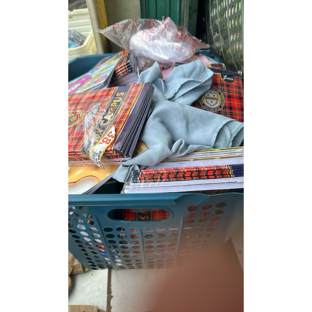 

buku 1 pack(10 buku) random