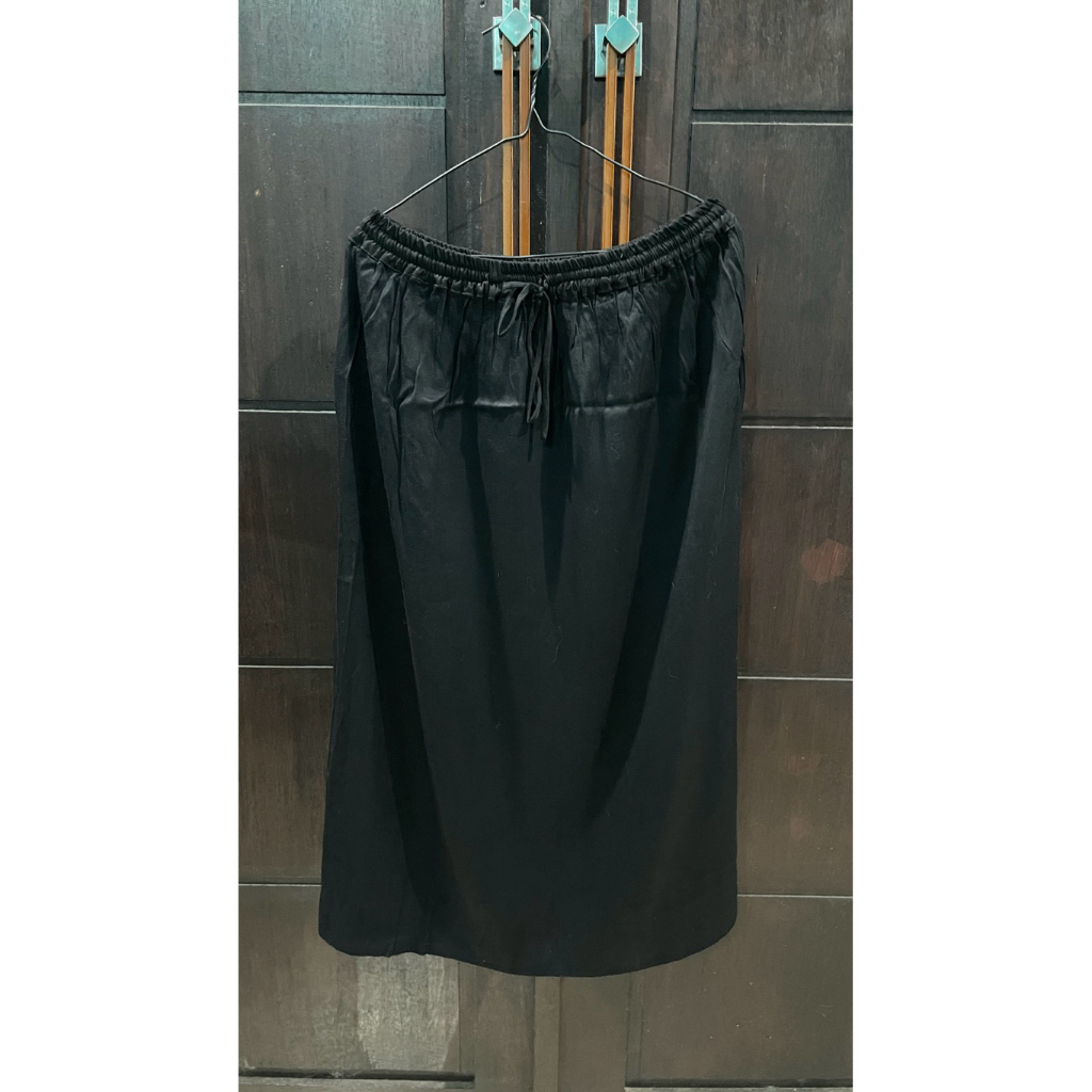 Preloved Rok Wanita Bahan Jatuh