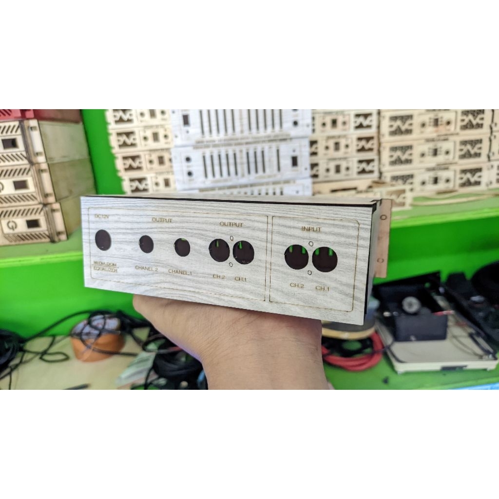 Box wadah Equalizer stereo 10Ch DC 18cm