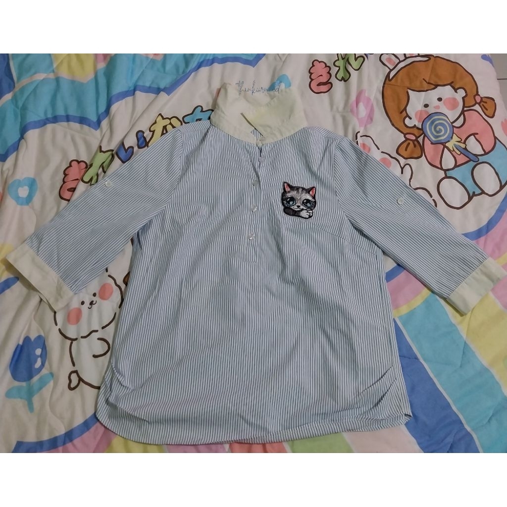 [PRELOVED] kemeja lengan panjang wanita anak perempuan stripe garis salur putih biru muda badge kuci
