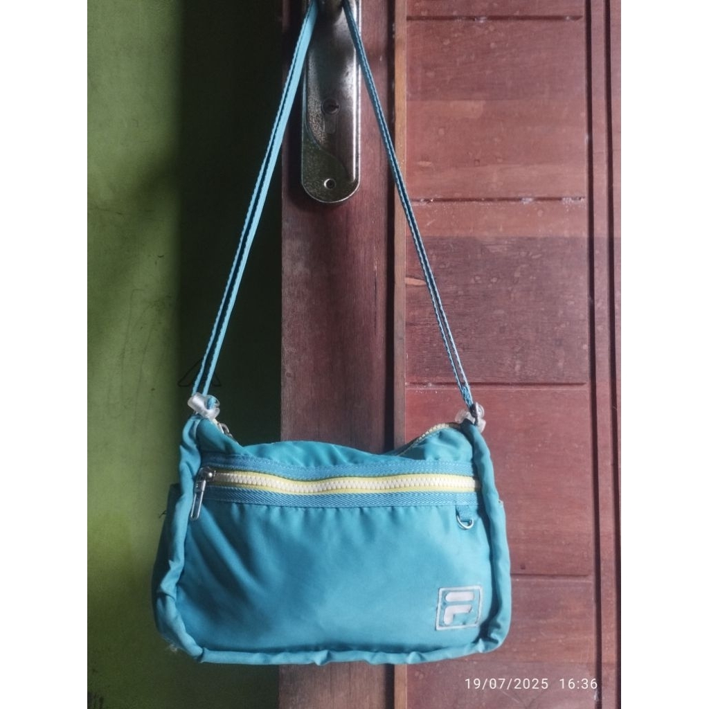 sling bag FILA preloved