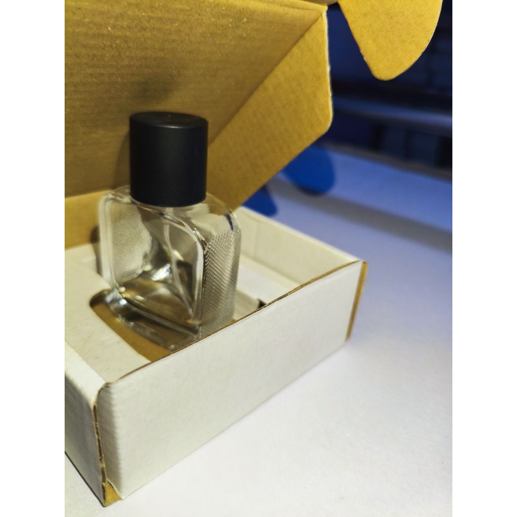 

kardusminyakwangi 11x11x4cm/bungkus minyakwangi/kardusminyakwangiantigoyang/krdus+tatakanbotol