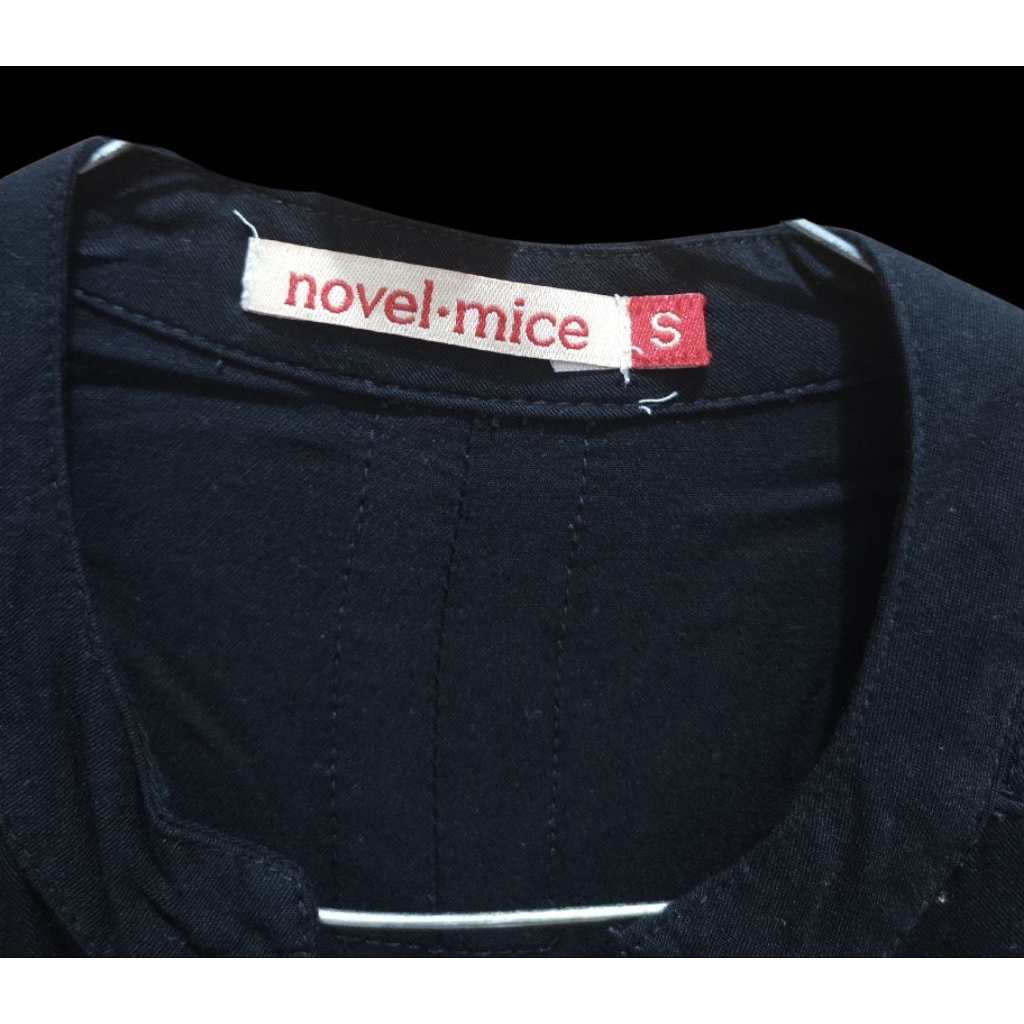 Prelove kemeja hitam Novel Mice