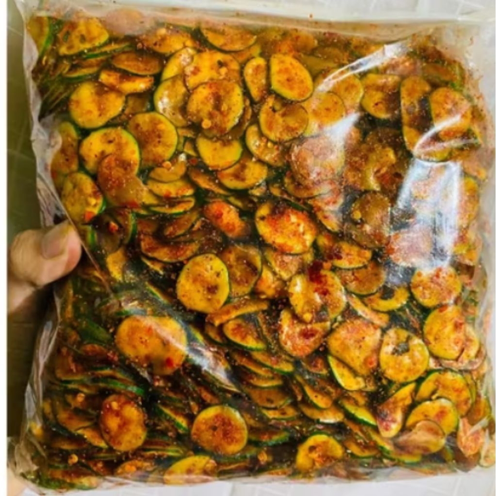 

sebring krupuk jengkol bulat pedas asin daun jeruk bumbu melimpah