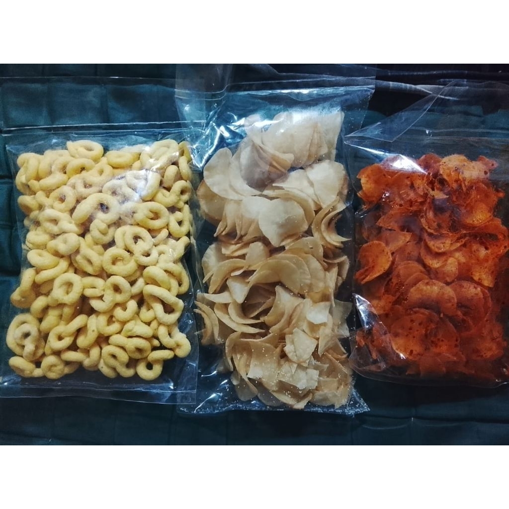 

KERIPIK UBI BALADO ,KERIPIK UBI ORIGINAL,DAN KERIPIK SANJAI