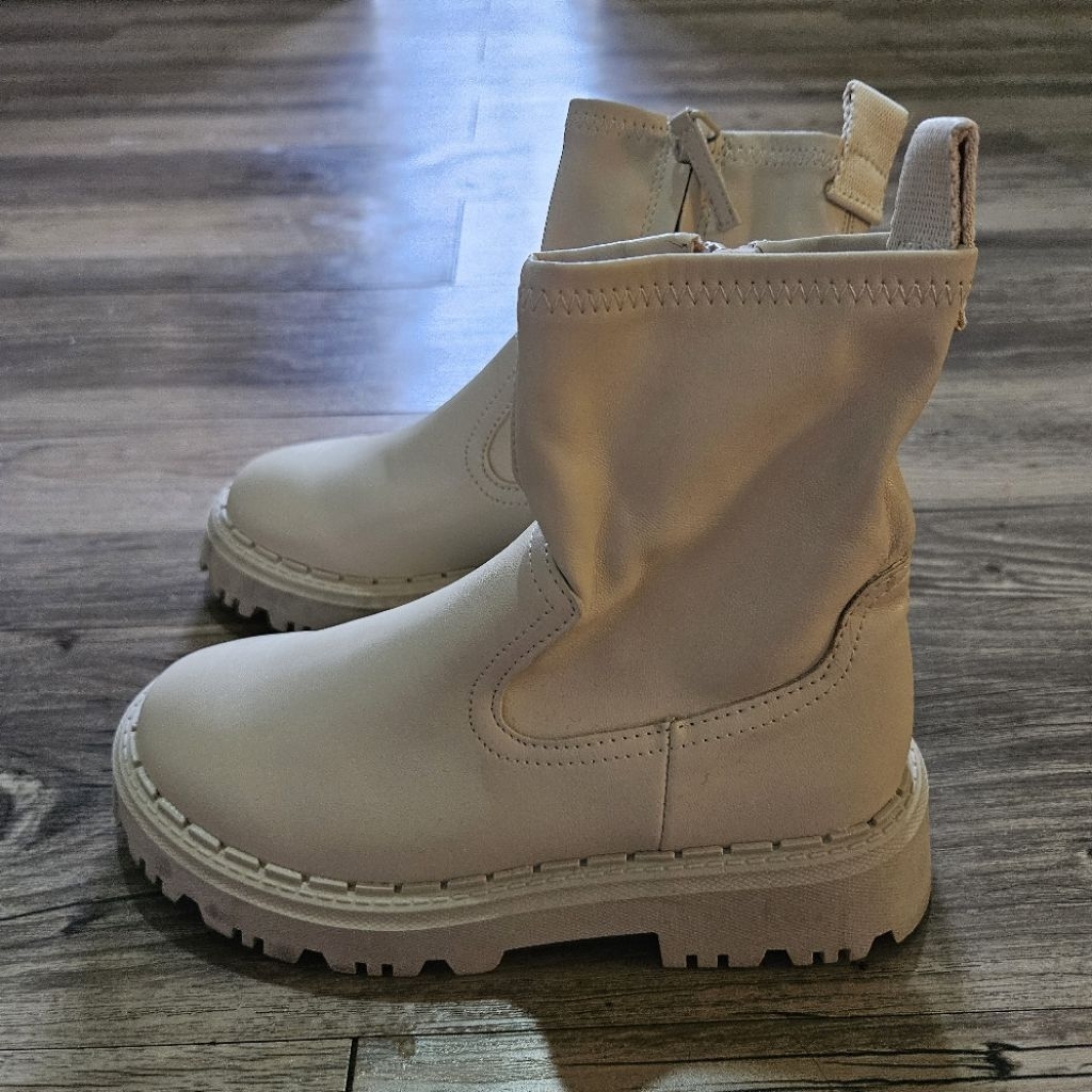 PRELOVED sepatu boots boys / pria anak original ZARA warna coklat muda / khaki (bisa untuk winter) s