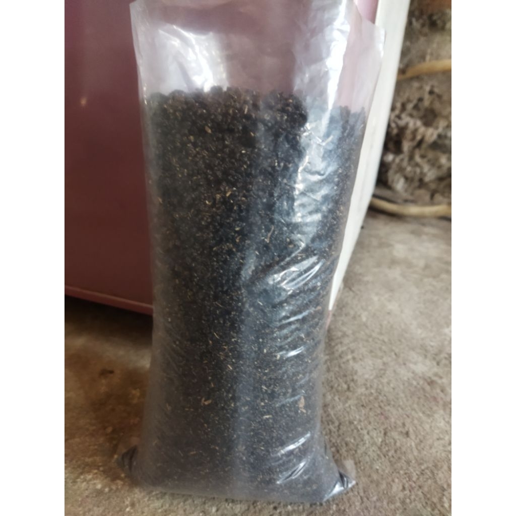 

TIWUL WARNA HITAM PEKAT ALAMI KEMASAN 1 KILOAN