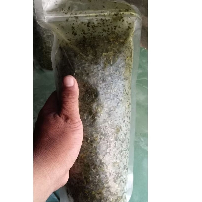 

Daun Jeruk Purut Goreng Kering Kemasan Pouch Siap Tabur