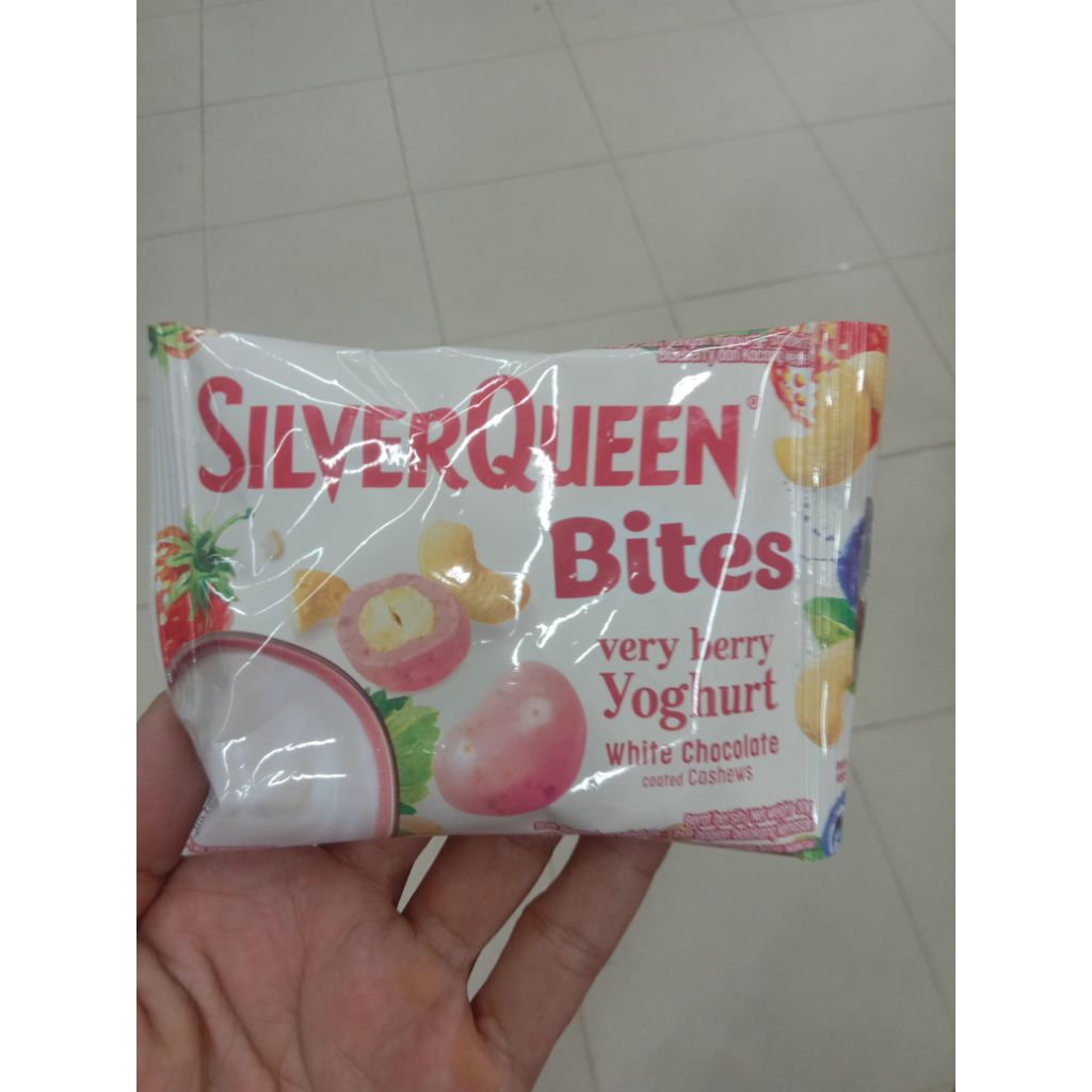 

Silver Queen Bites 30g Very Berry Yoghurt.