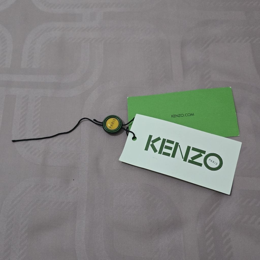 

Kenzo paris snapback cap price tag