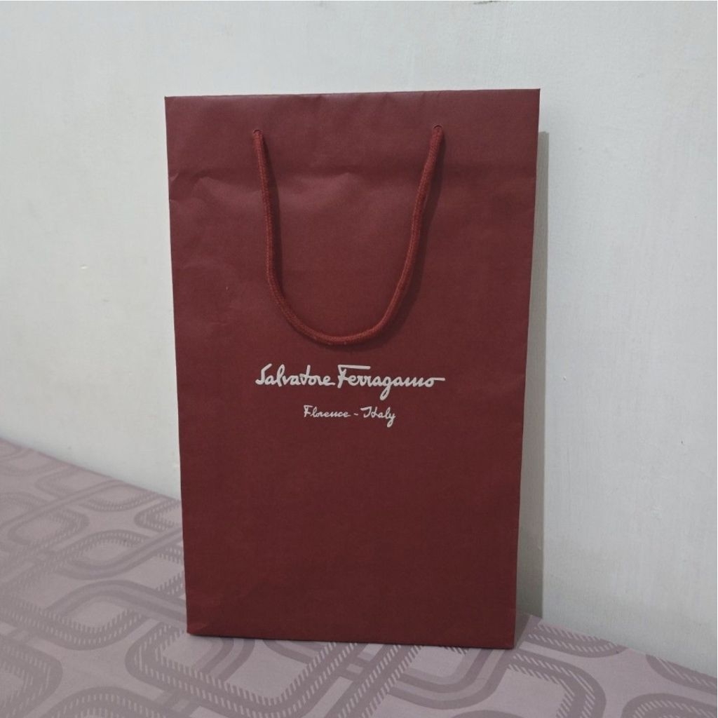 

Salvatore Ferragamo paper bag