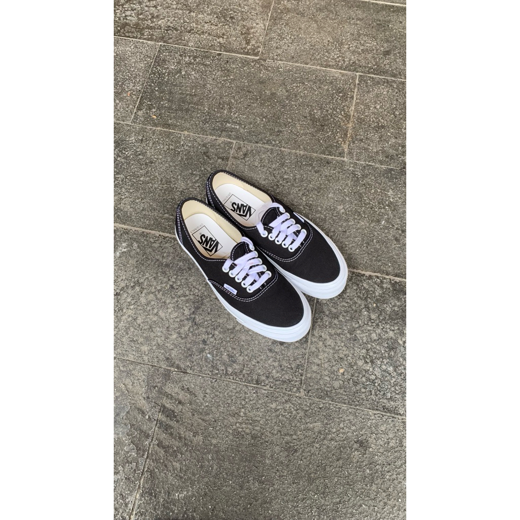 VANS VAULT OG AUTHENTIC LX BLACK WHITE