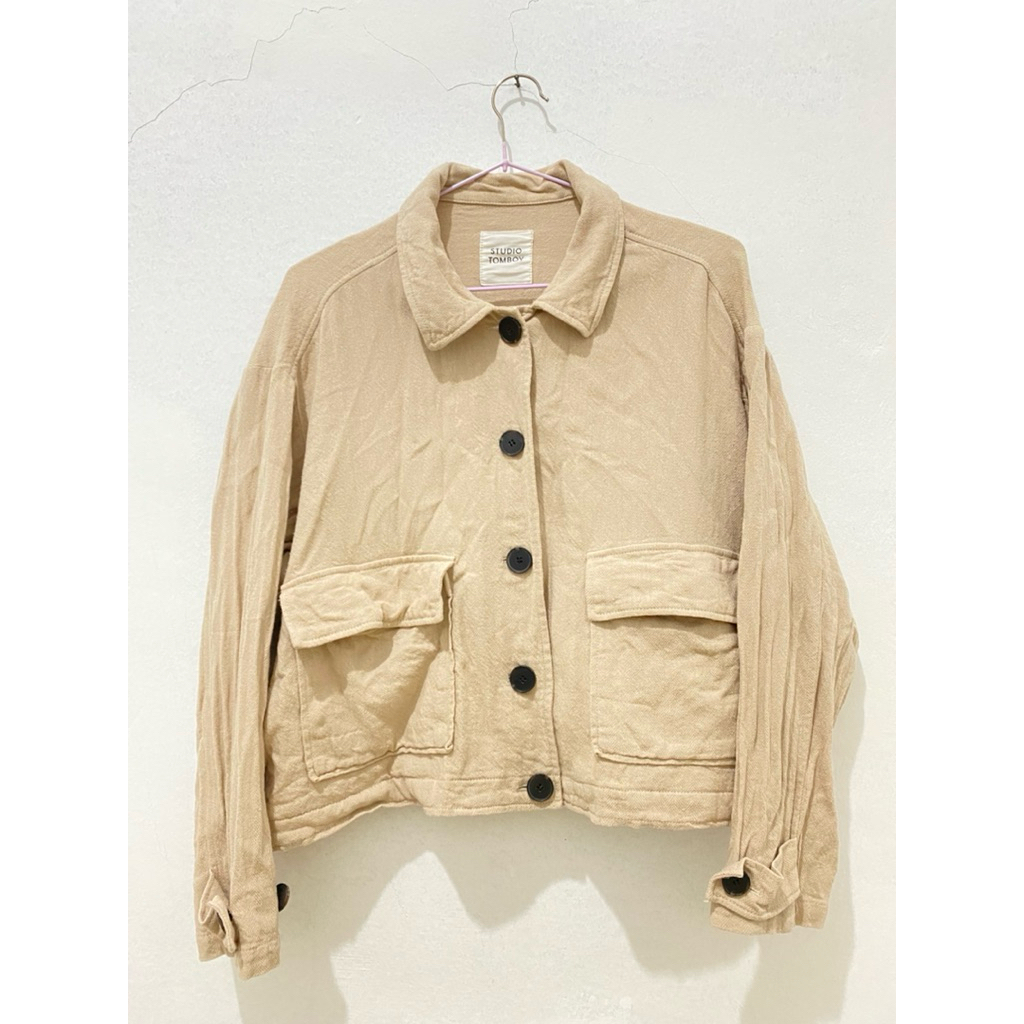 Ladies Outer Shirt STUDIO TOMBOY size (M) seperti baru 100% original ITEM 83