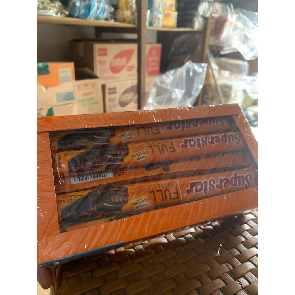 

SUPERSTAR | SUPERSTAR TRIPLE CHOCOLATE | WAFER SALUT COKELAT