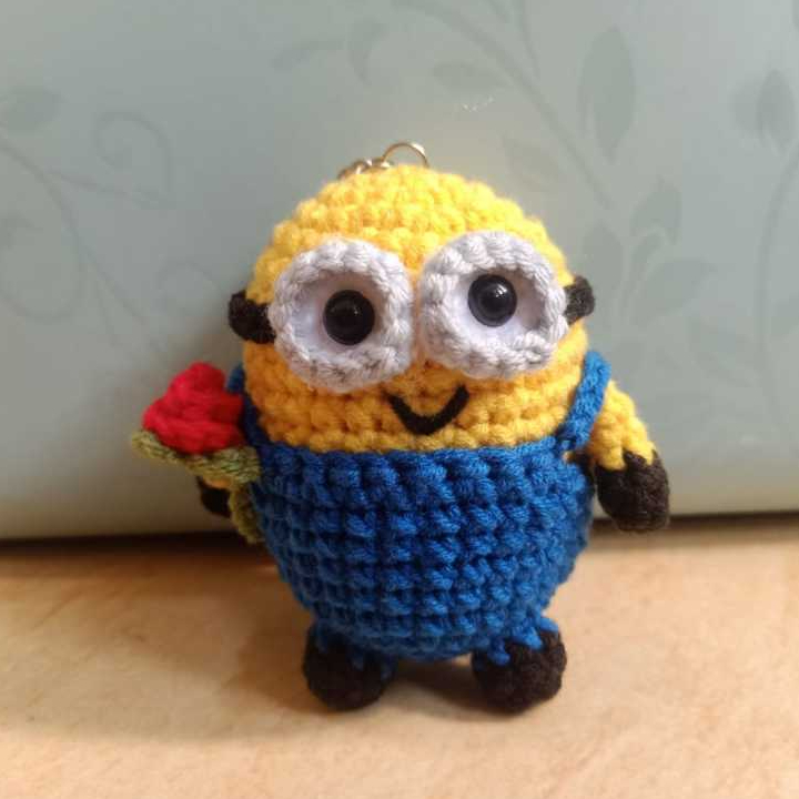 Keychain Bob Flower Crochet - Gantungan Kunci Rajut Minion Bob dengan Bunga