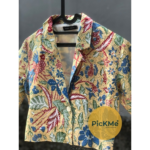 PICKME Kichi Batik Crop Blazer preloved