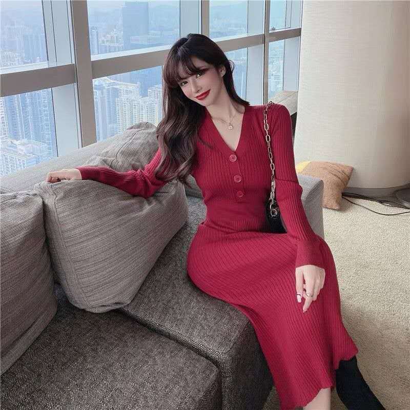 Dress Rajut Merah Ketat V-Neck Lengan Panjang Elegan