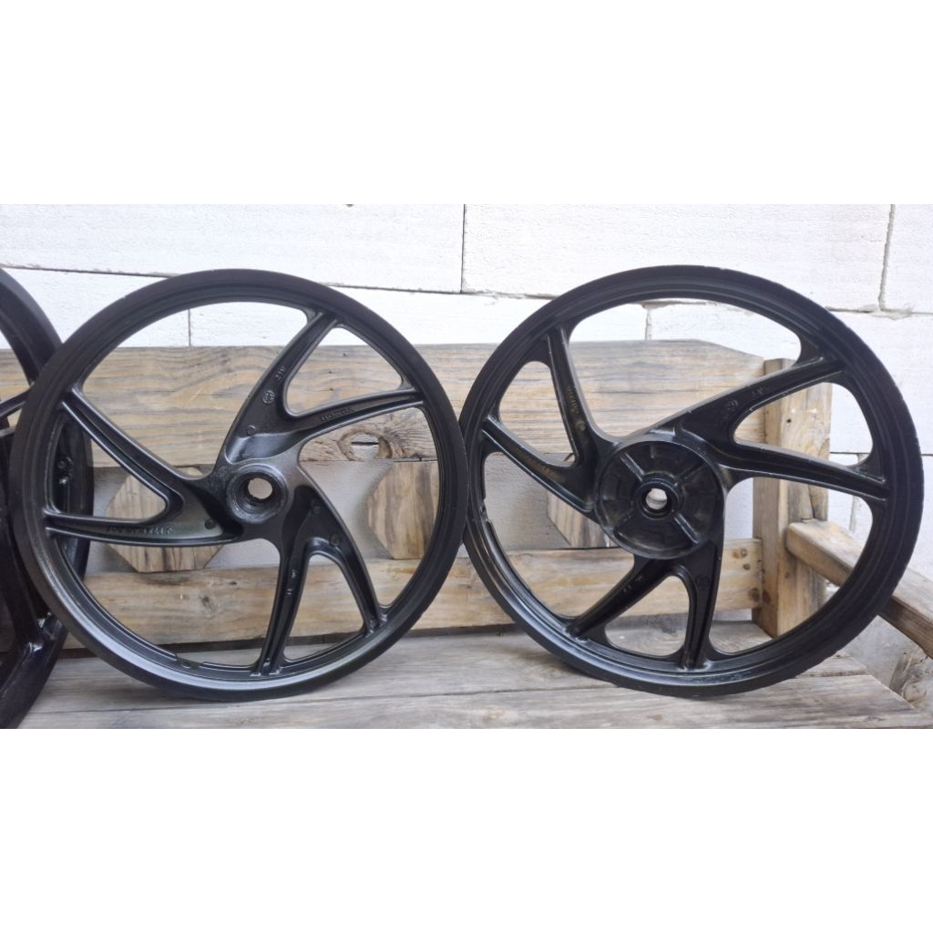 velg resing depan belakang,honda revo lama original lepasan motor