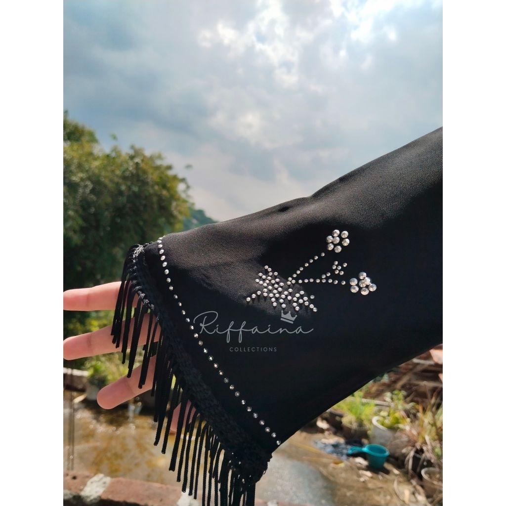 LARISSA ABAYA // ABAYA HITAM REMAJA // ABAYA DUBAI // ABAYA MESIR  // ABAYA JETBLACK TERBARU // ABAY