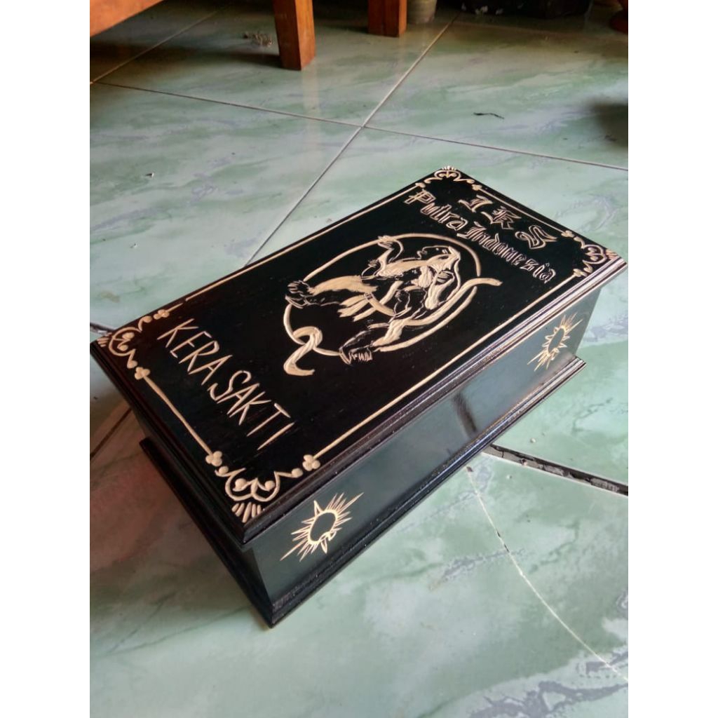 Tempat sabuk IKSPI kayu jati ukir