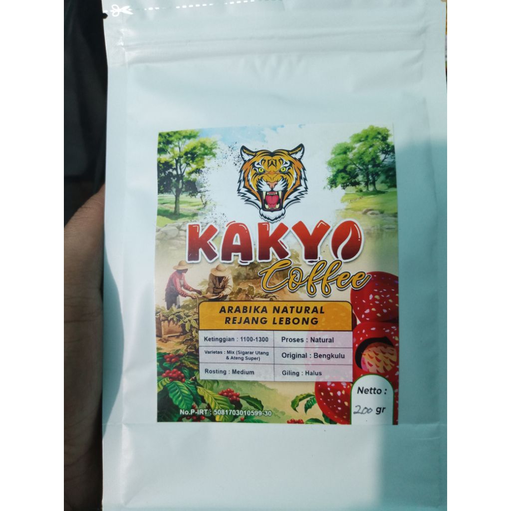 

Kakyo Coffee Arabika Natural Rejang Lebong Asal Bengkulu, Ketinggian 1100-1300 MDPL Rosting Medium Giling Halus