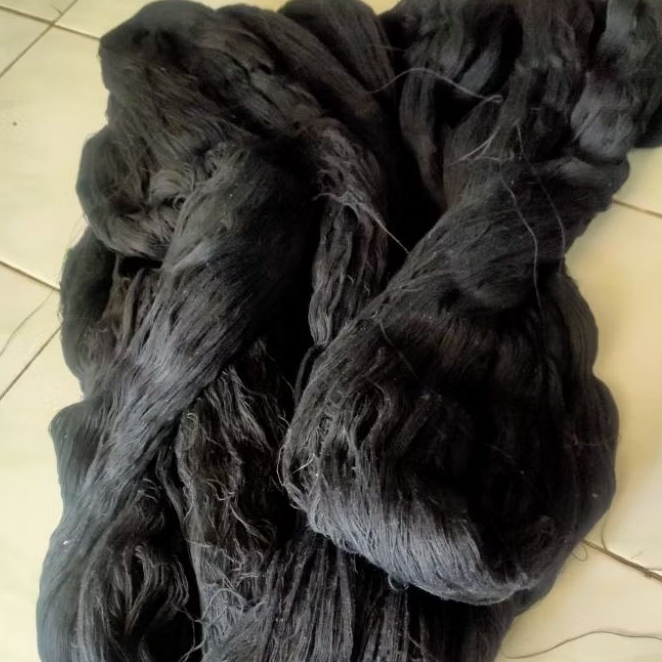 Benang Tenun 18/2 Katun warna hitam