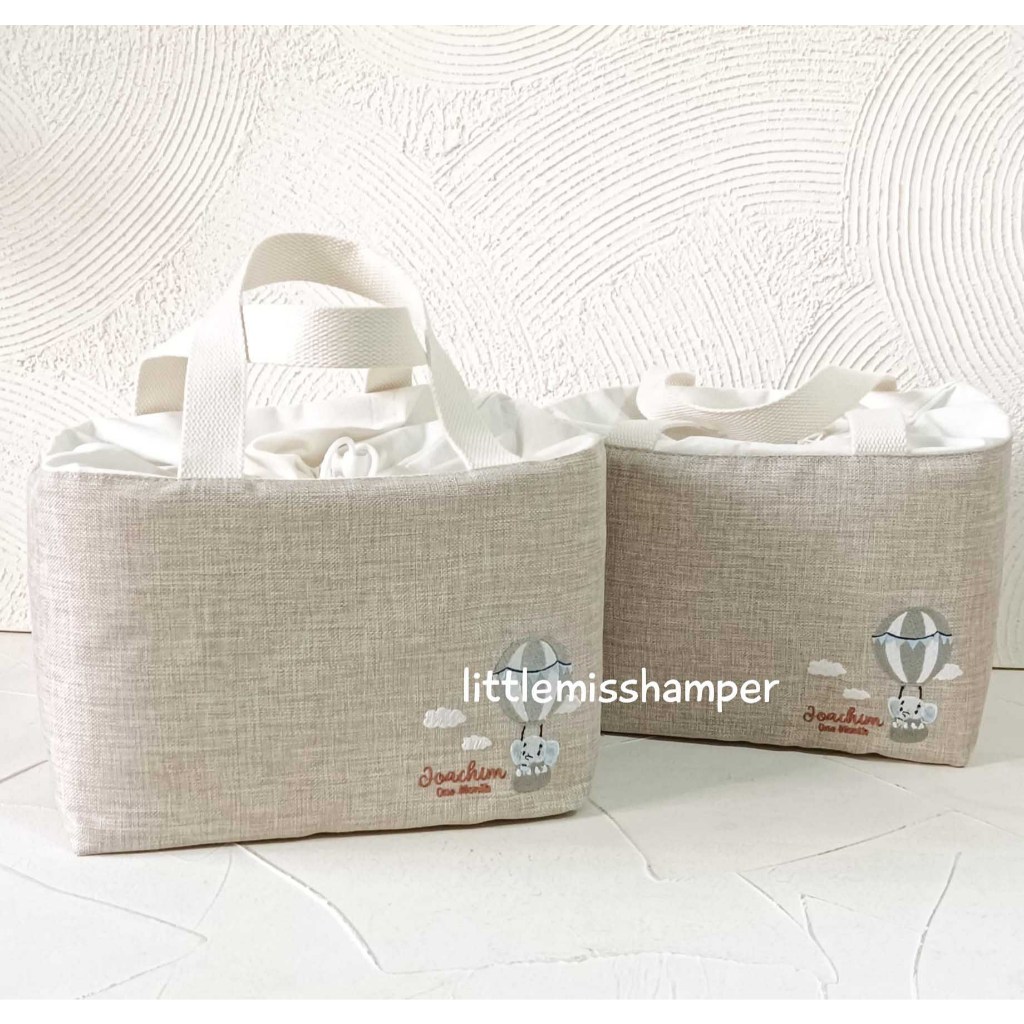 

Custom tas bekal kanvas square bordir baby hamper ultah canvas kubus engagement wedding