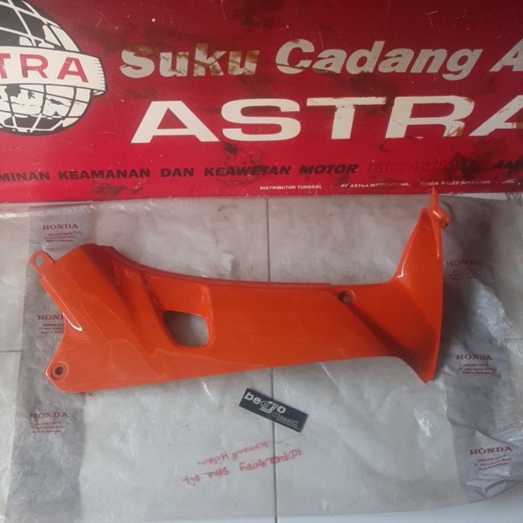 cover sayap legsil legshield dalam kanan ORANGE HONDA SUPRA X 100 LD SUPRA XX LAMA ORI ORIGINAL AHM 